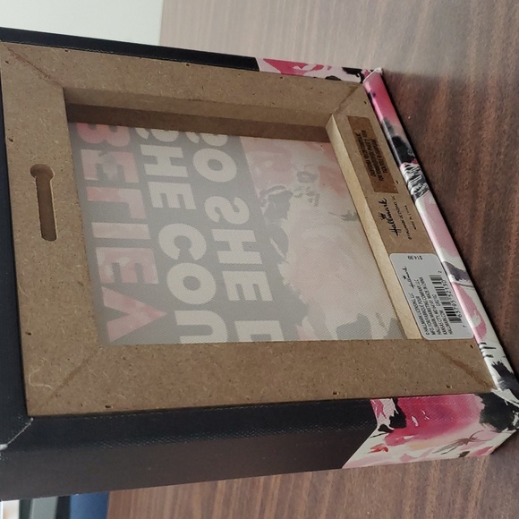 WOMEN EMPOWERED SIGN, floral pink, white and black - Picture 13 of 14